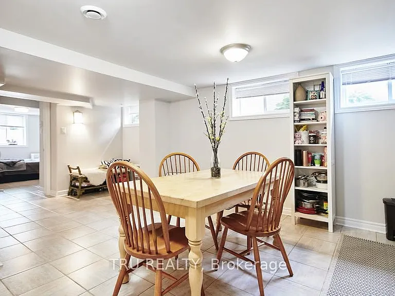 1342 Hanbury St #B — Photo 6