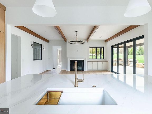 5th image of 1179 Beaumont Rd