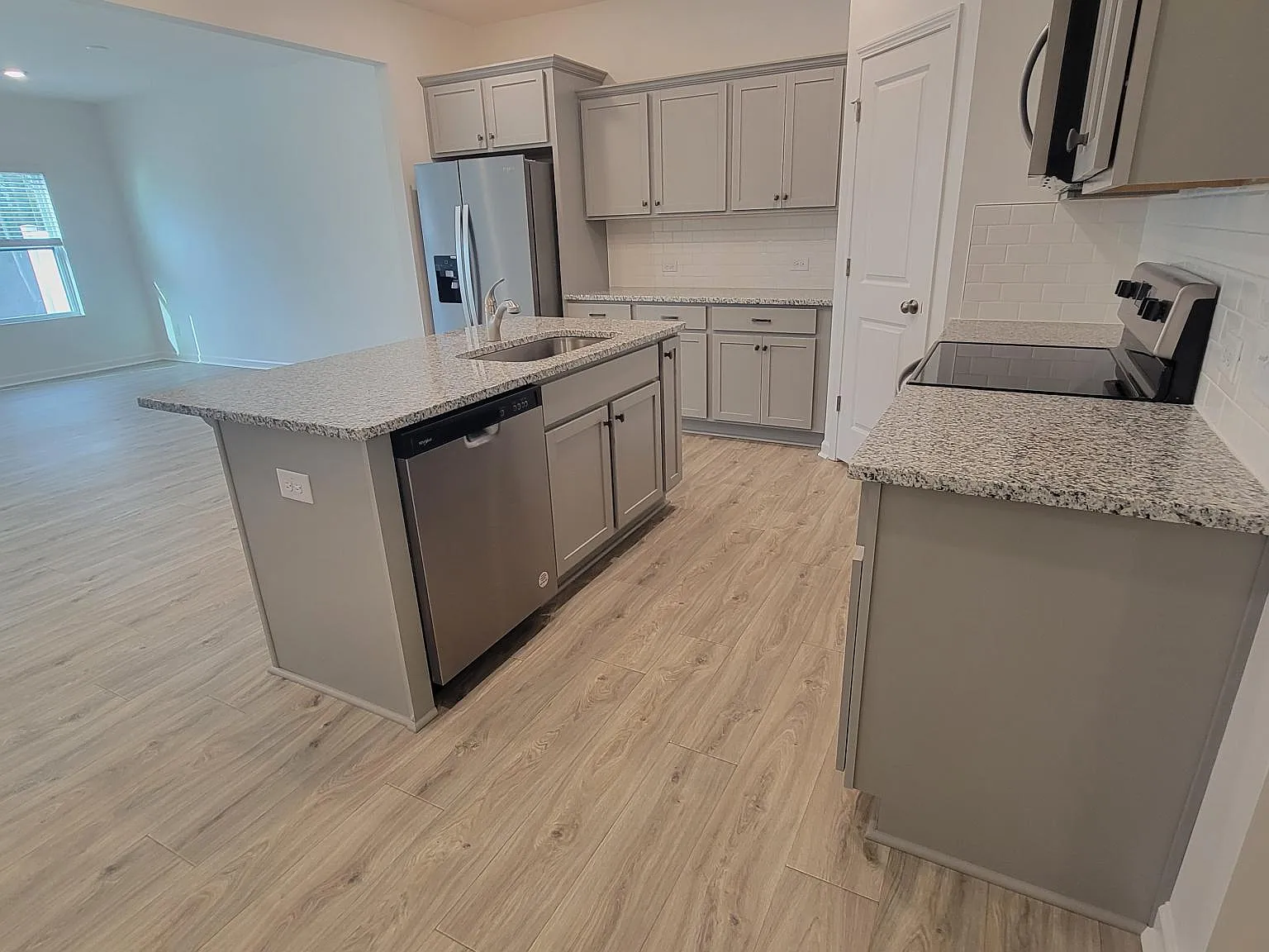 3 bed, 2.5 bath, 1762 sqft, $1,795 — Photo 4