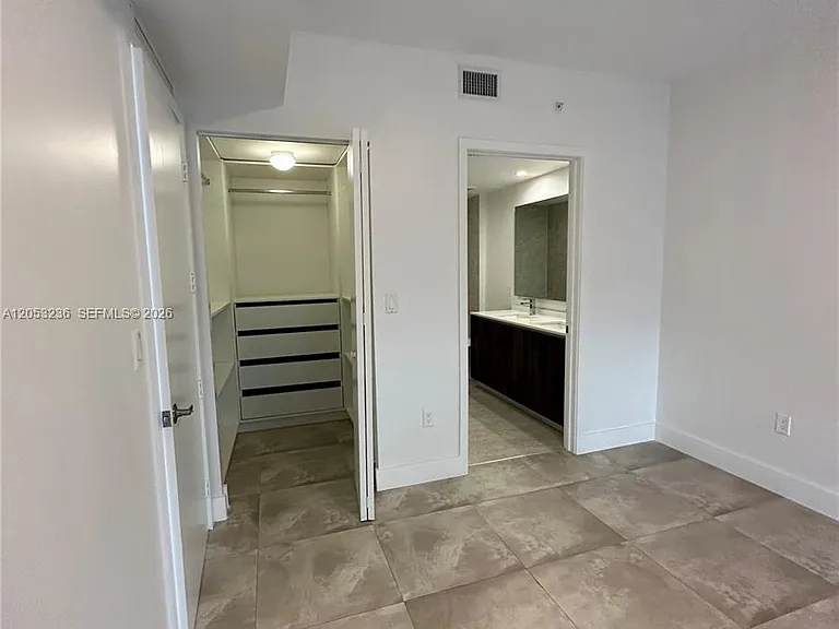 488 NE 18th St #3500 — Photo 13