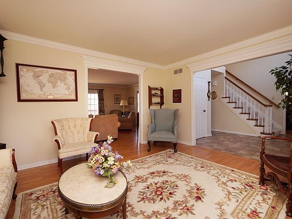 4th image of 2781 Ashwood Dr