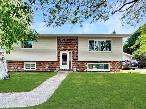 2430 Dakota St, Marinette, WI 54143