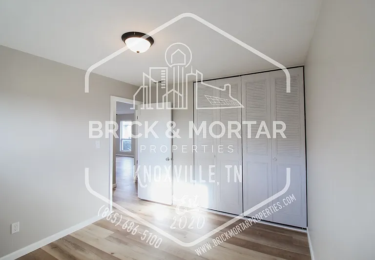 513 S Cedar St — Photo 11