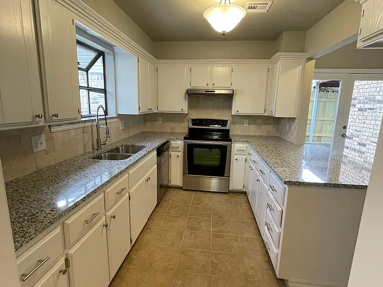 9324 S Hudson Ave #9324 — Photo 5
