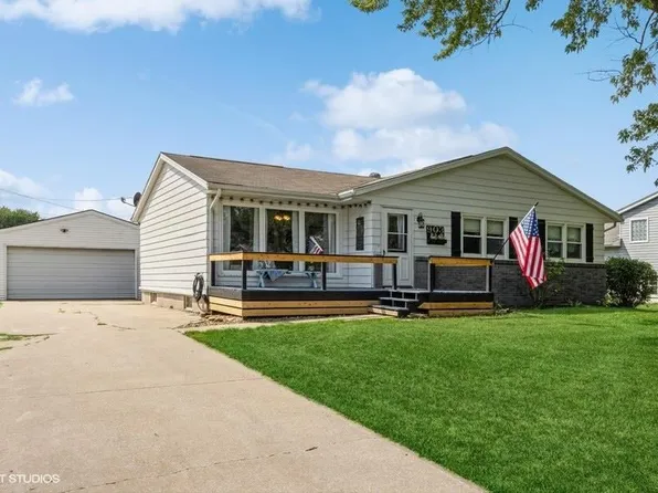 903 S 11th Ave, Washington, IA 52353