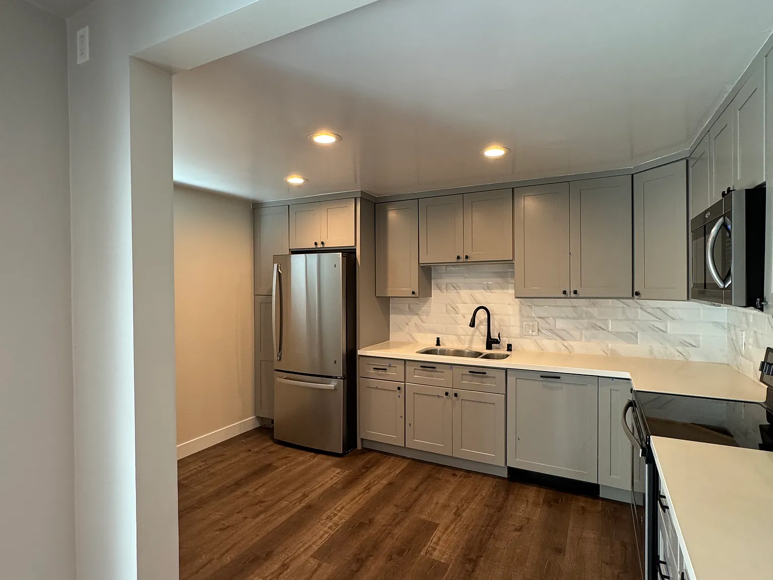 2 bed, 1050 sqft, $3,000 — Photo 2