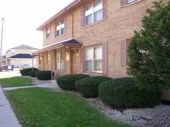 17703 Escanaba Ave APT 2E, Lansing, IL 60438