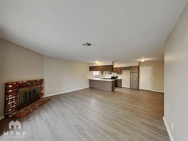 261 Queen Marie Ct — Photo 3