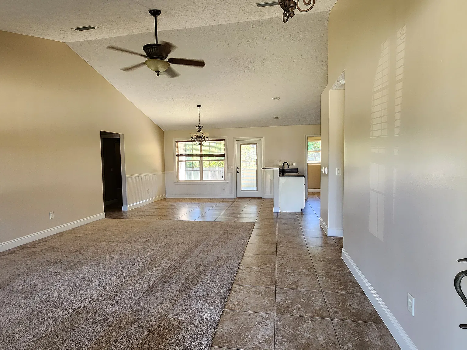 3 bed, 1450 sqft, $2,050 — Photo 4