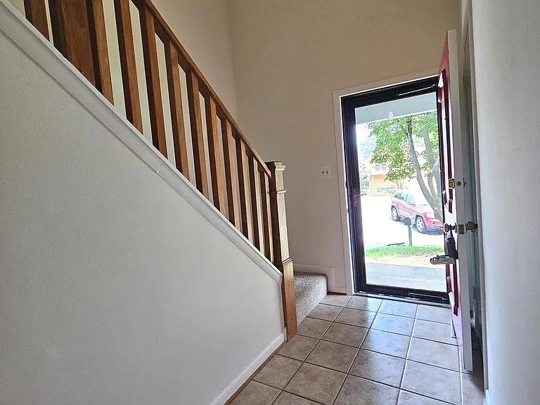 1108 N Rockingham St — Photo 3