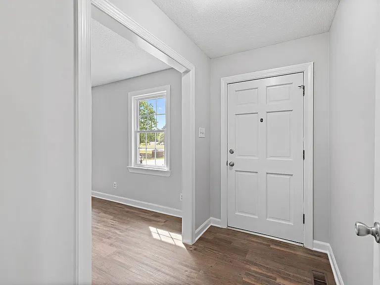 315 Holland Hill Dr — Photo 2