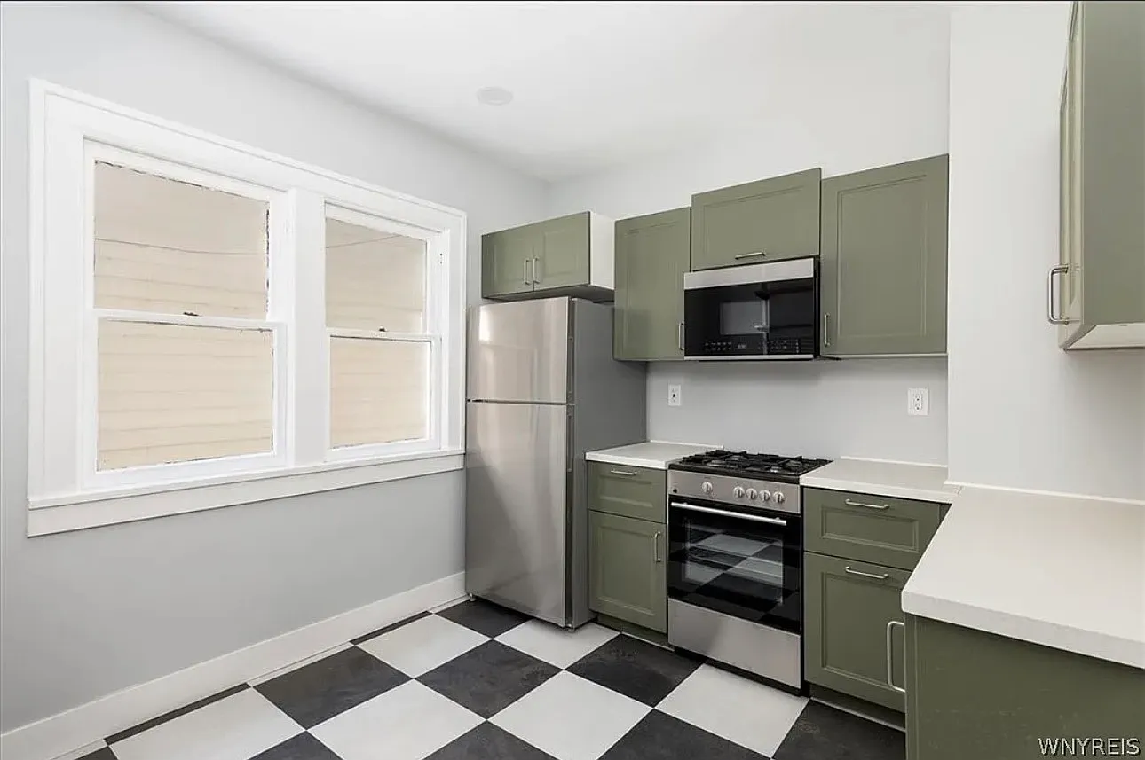 3 bed, 1300 sqft, $1,800 — Photo 4