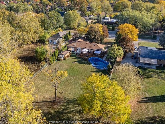 4th image of 3055 Lauzon Rd