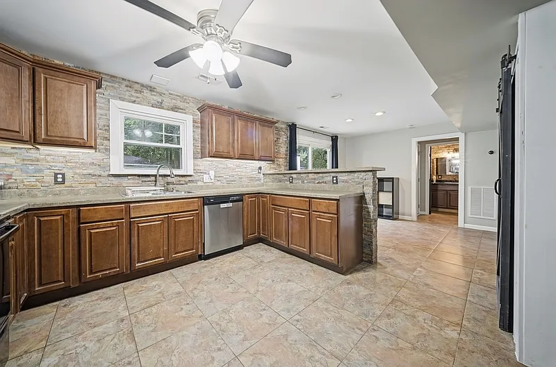3 bed, 2.5 bath, 1632 sqft, $2,800 — Photo 3