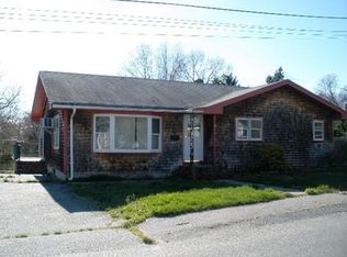 39 James St, Acushnet, MA 02743