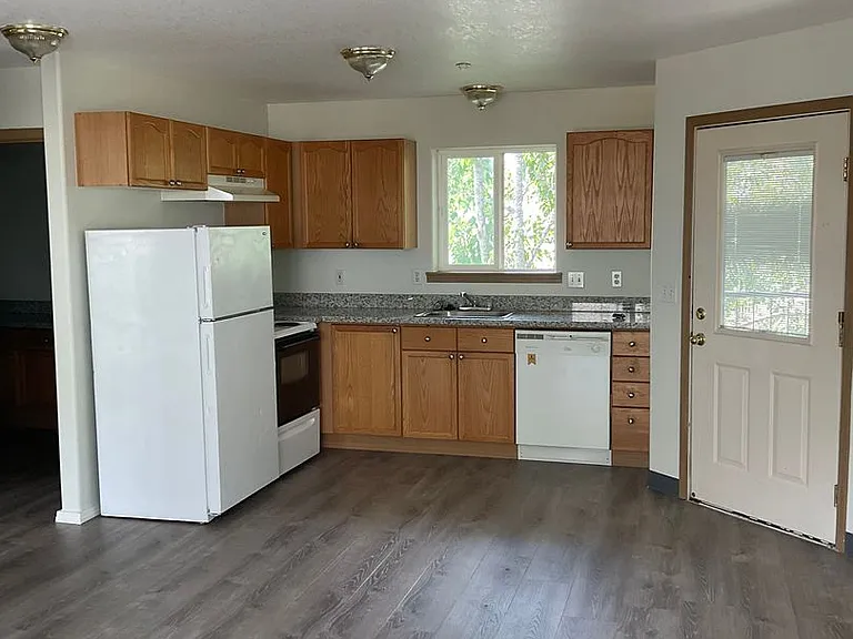 Ascot Place Apartments — Photo 11