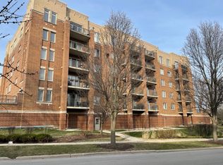655 Perrie Dr APT 305, Elk Grove Village, IL 60007