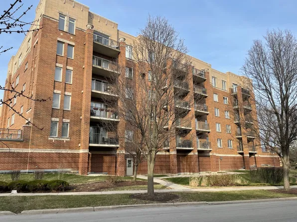 655 Perrie Dr, Elk Grove Village, IL