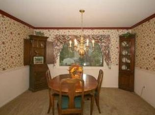 28W610 Hawthorne Ln, West Chicago, IL 60185