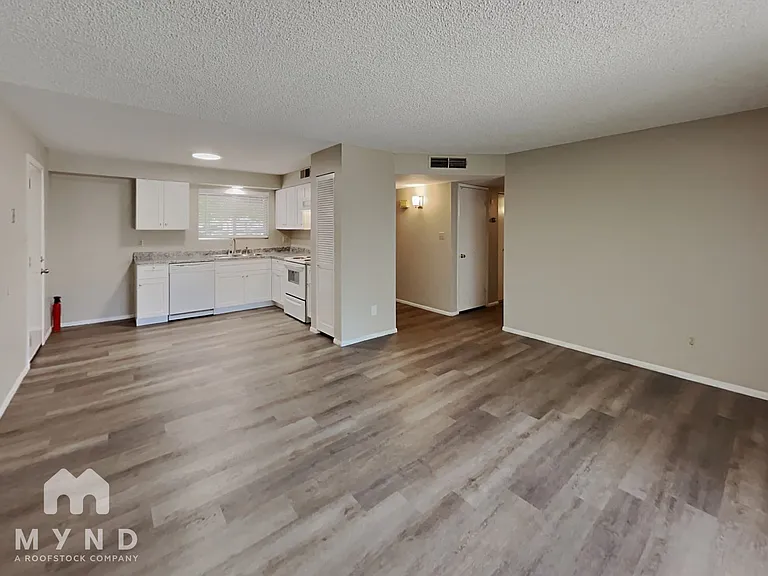 7233 W San Miguel Ave — Photo 3