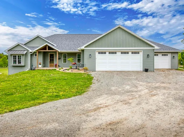 N994 North Rd, Hortonville, WI 54944