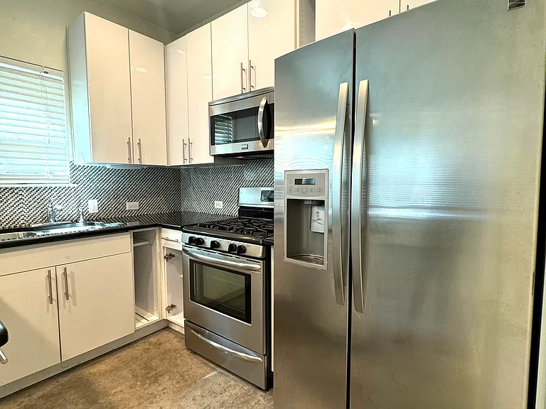 1109 W 22nd St — Photo 24