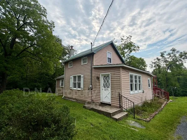 1295 Kroucher Rd, Stroudsburg, PA 18360