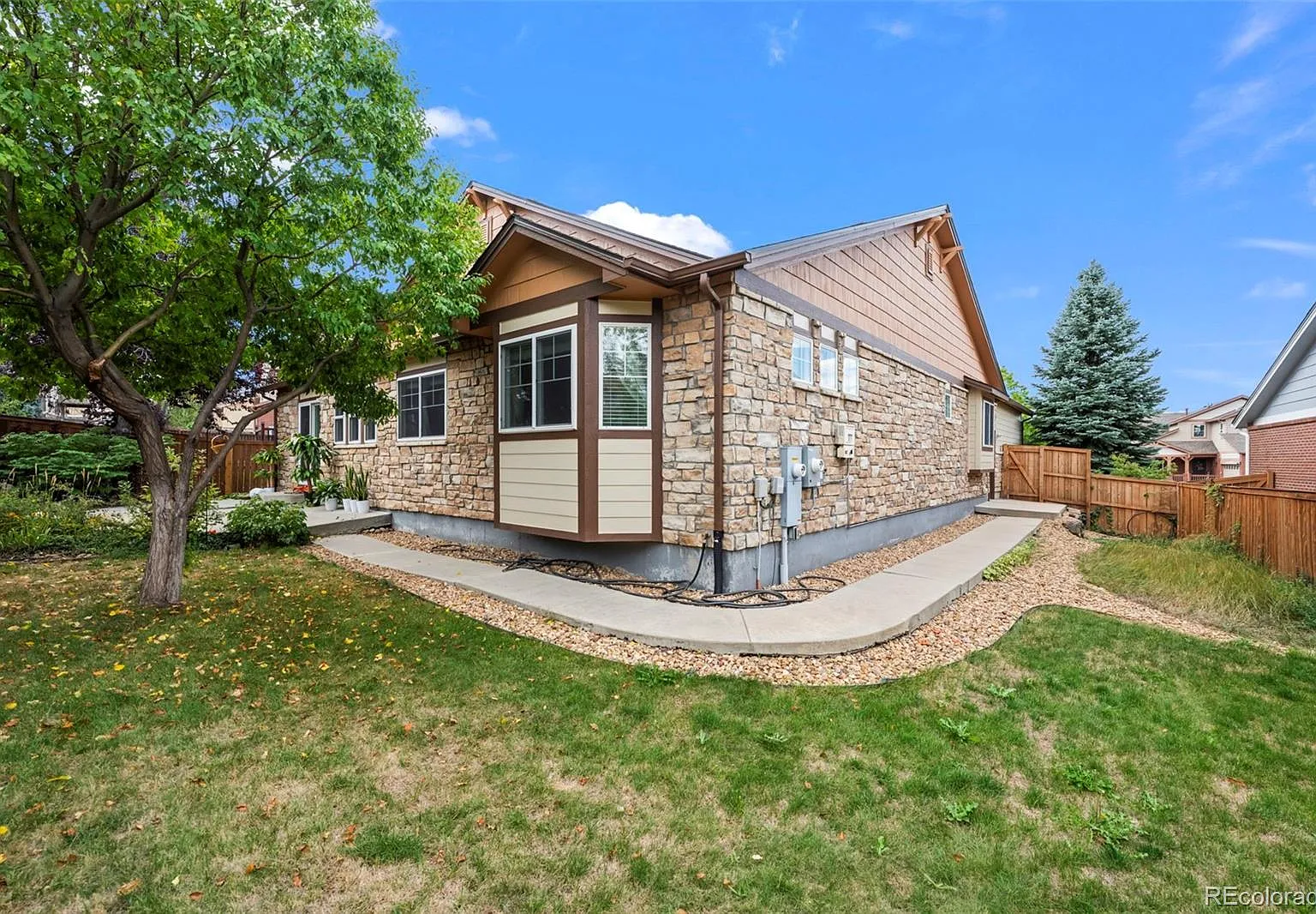 3 bed, 2.5 bath, 2048 sqft, $2,800 — Photo 3