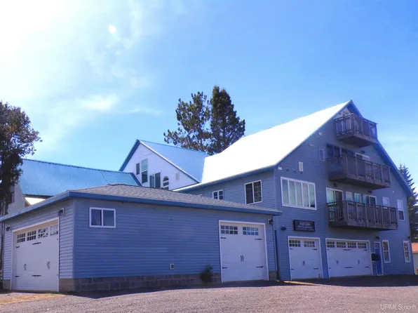 50561 6th St, Hancock, MI 49930
