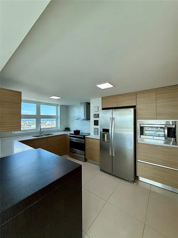 3 bed, 2.5 bath, 1812 sqft, $5,500 — Photo 4