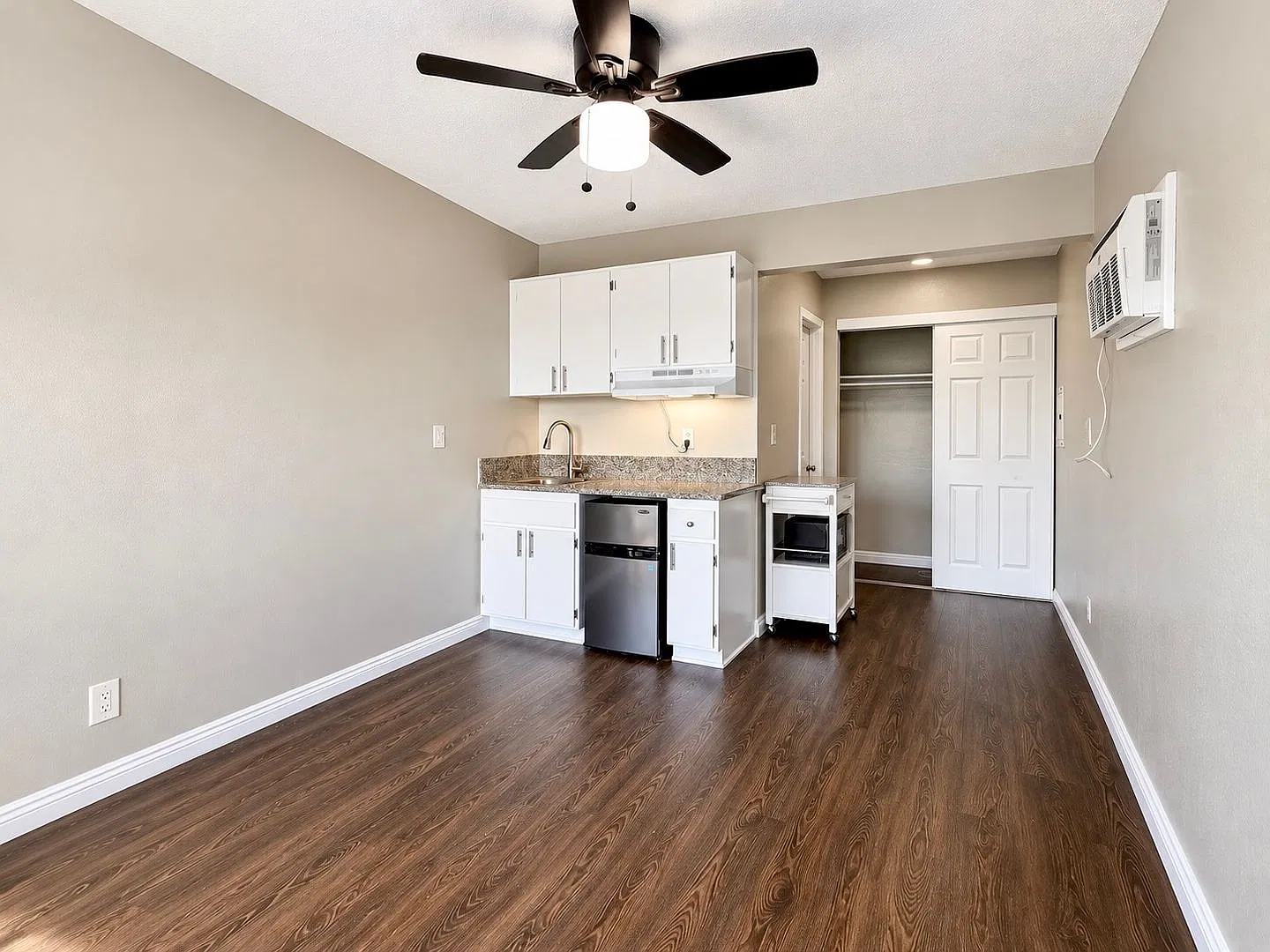 Studio Apartment Montclair, CA — Photo 4
