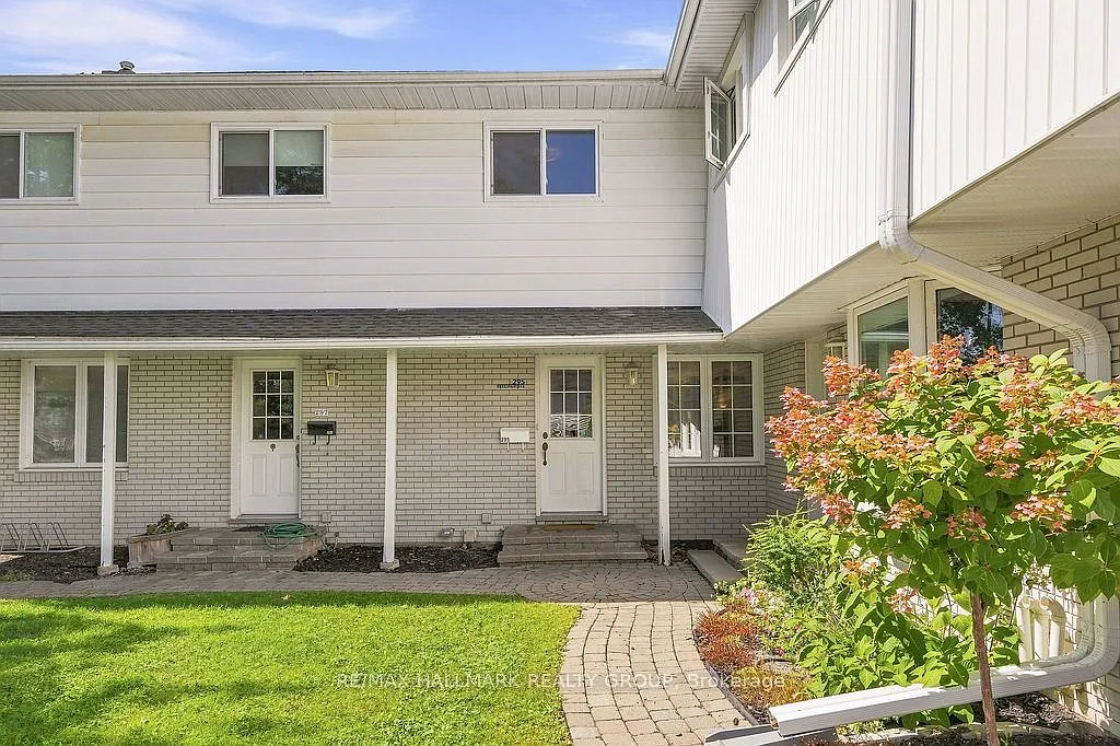 4 bed, $3,200 — Photo 1