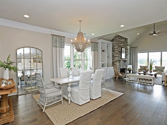 Open floorplan dinning area