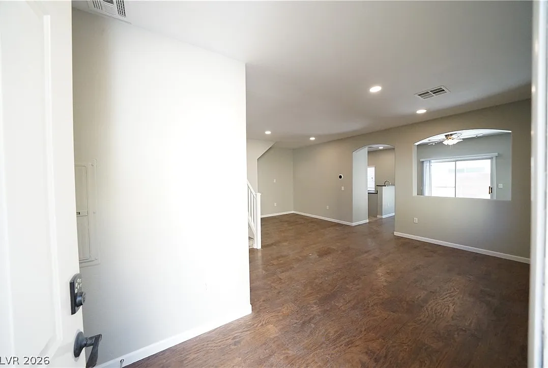3 bed, 2.5 bath, 1367 sqft, $1,795 — Photo 4