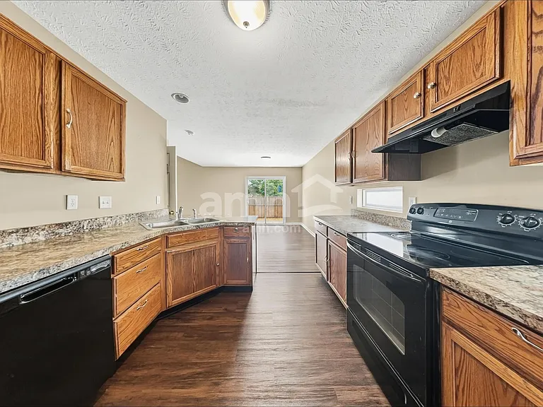 695 Mountain Pine Dr — Photo 3
