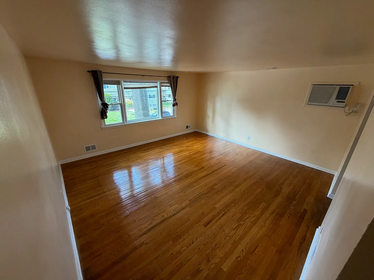 2 bed, $3,100 — Photo 3