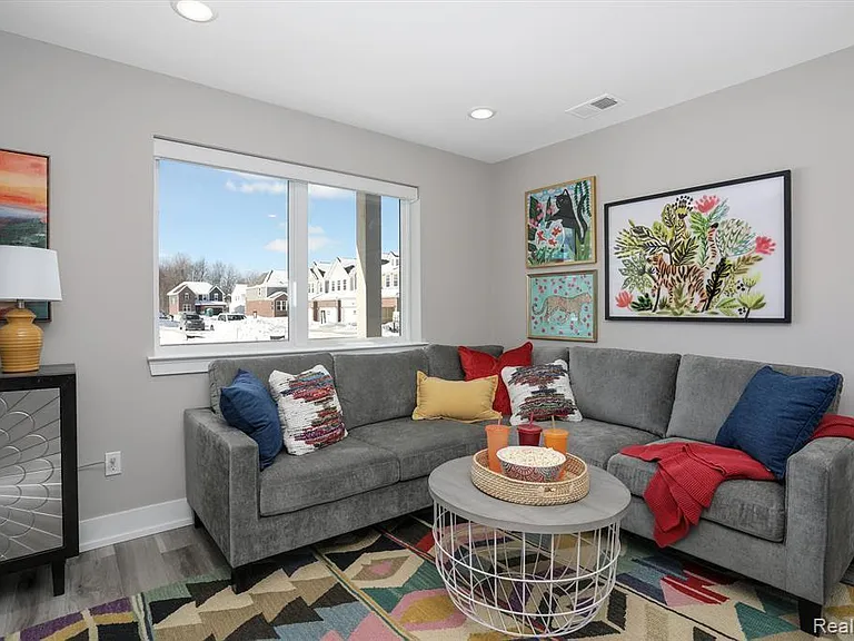 4861 Lismore Ln — Photo 4