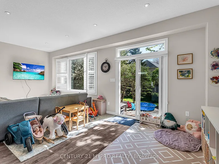 1130 Baird St — Photo 12
