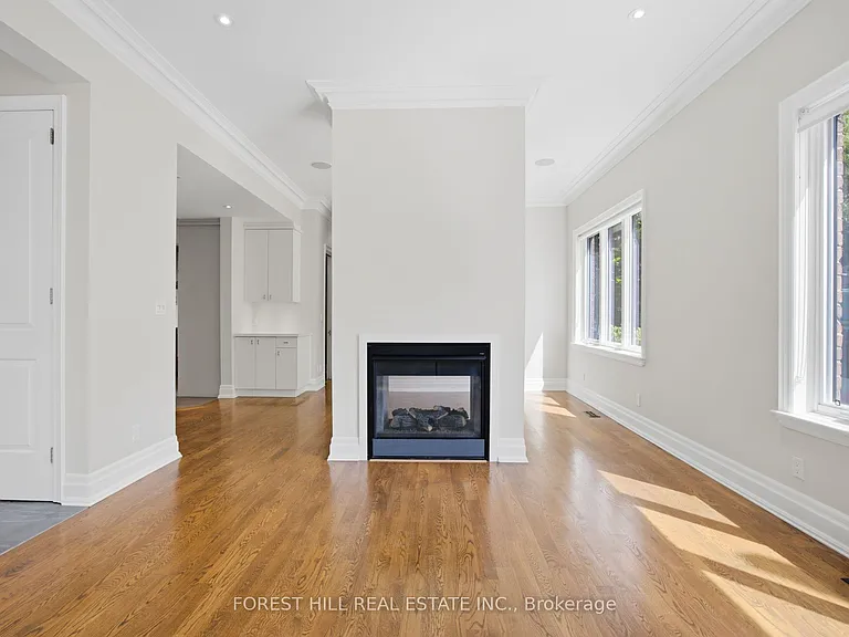 52 Shaftesbury Ave — Photo 7