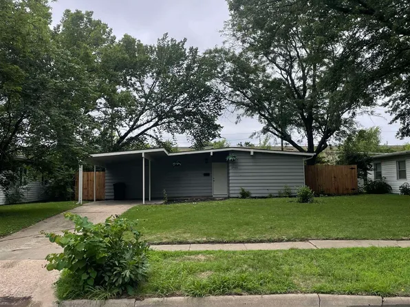2905 SW Twilight Dr, Topeka, KS 66614