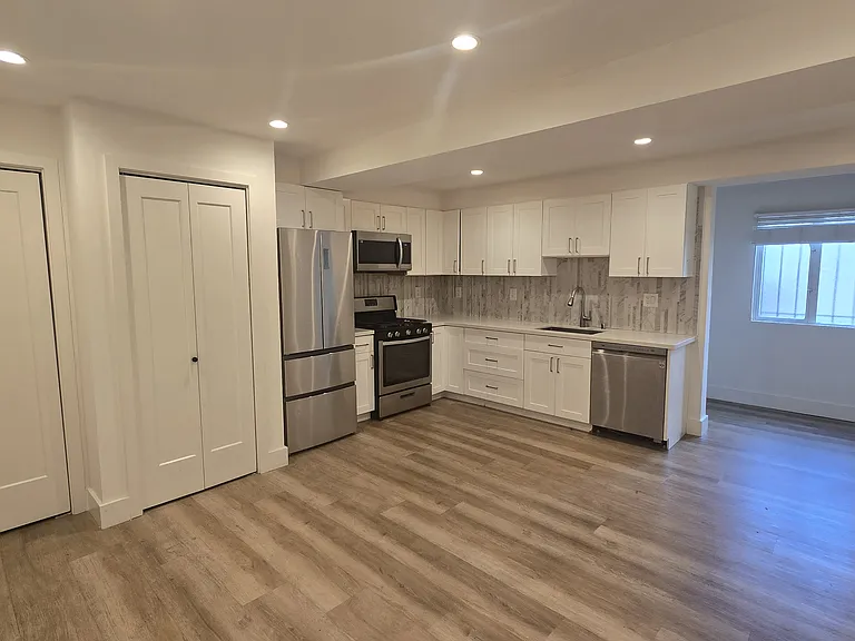 1651 La Salle Ave #B — Photo 1