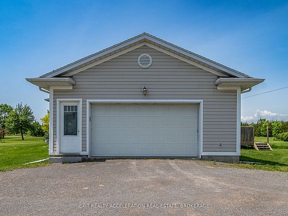 3rd image of 1633 Lazier Rd