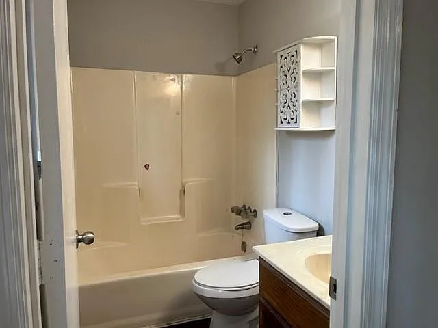 818 Greenhedge Dr — Photo 6