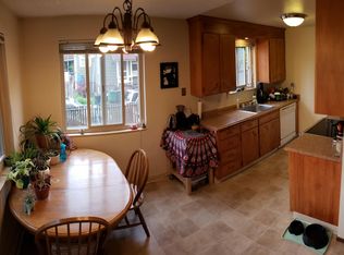 617 N 49th St APT 2, Seattle, WA 98103