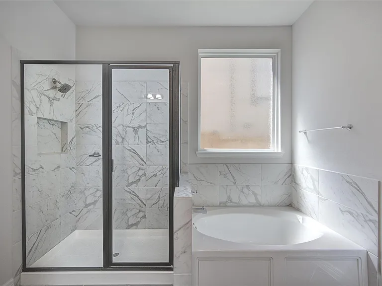 4110 Sherman Oak Ln — Photo 32