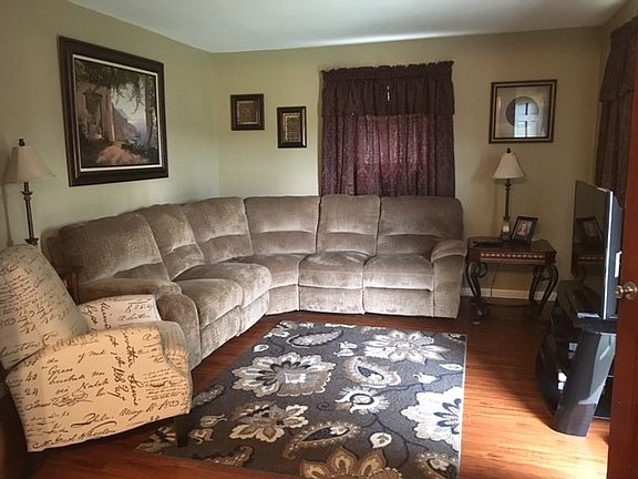 2nd image of 925 Saint Ann St
