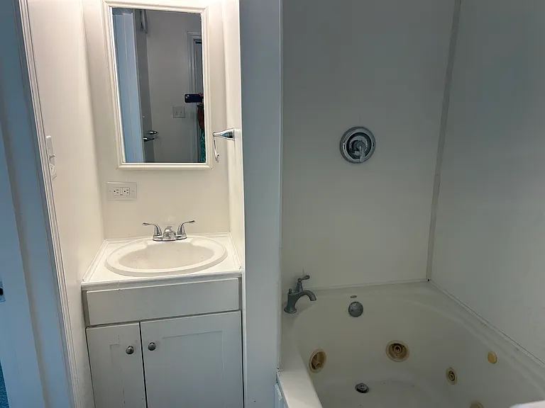 106 Howard Blvd #B — Photo 9