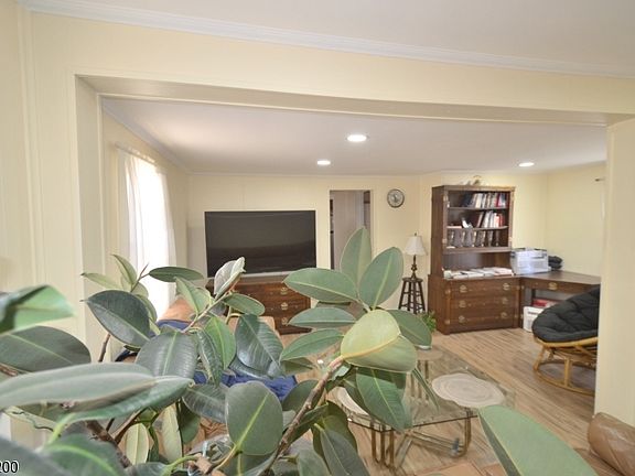 3rd image of 224 Gordon St #2