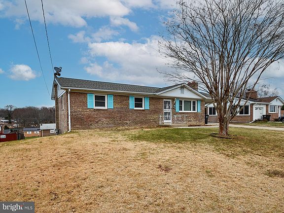 3rd image of 8004 Daniel Dr