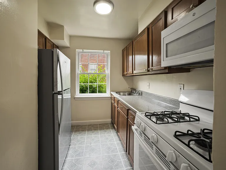 30 Danbury St SE #1 — Photo 26